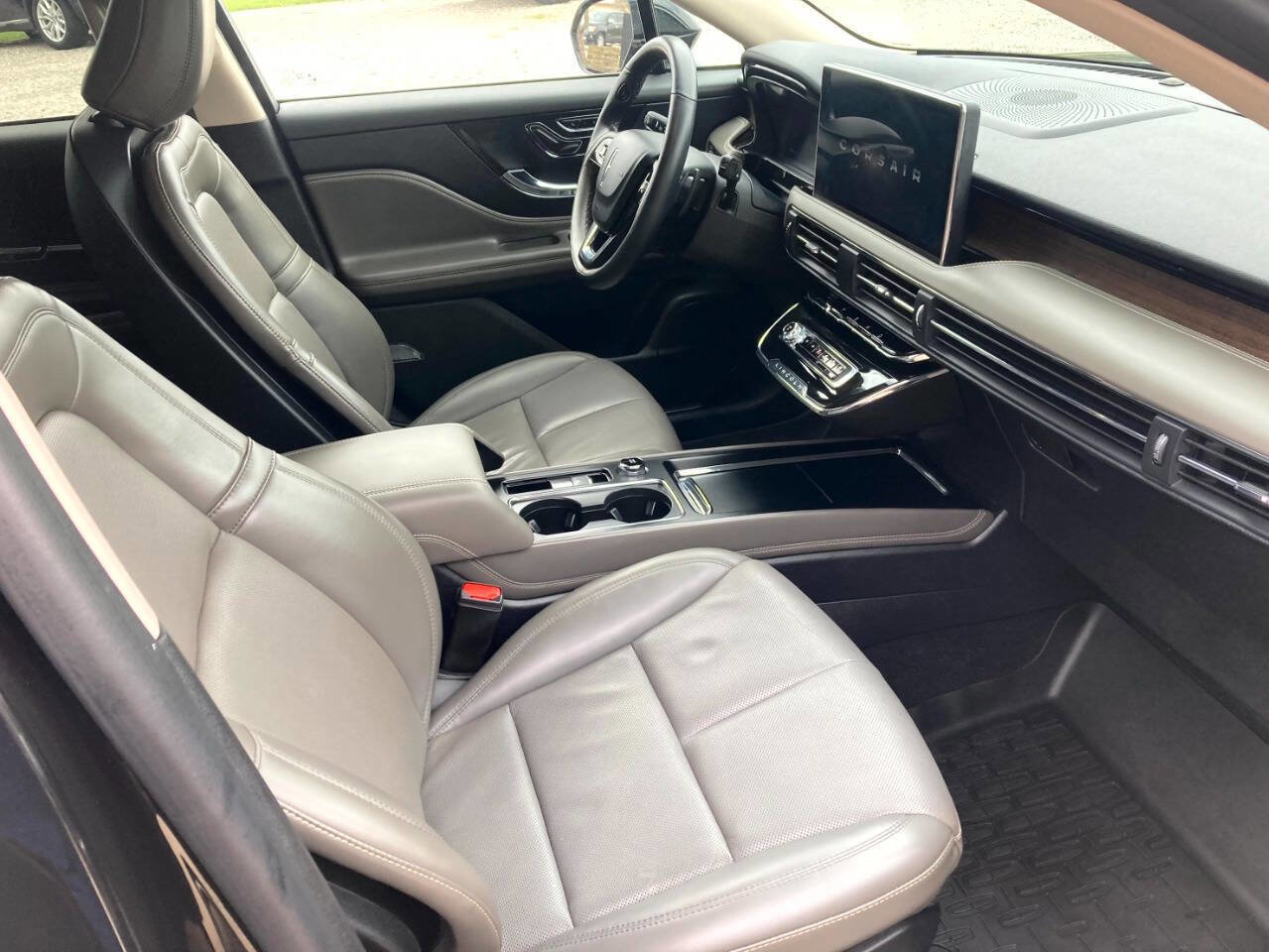 Used 2023 Lincoln Corsair Reserve image 17