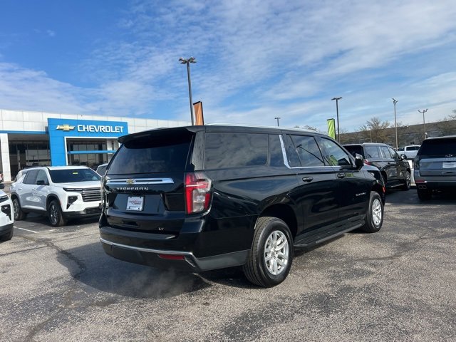 Used 2024 Chevrolet Suburban LT image 3