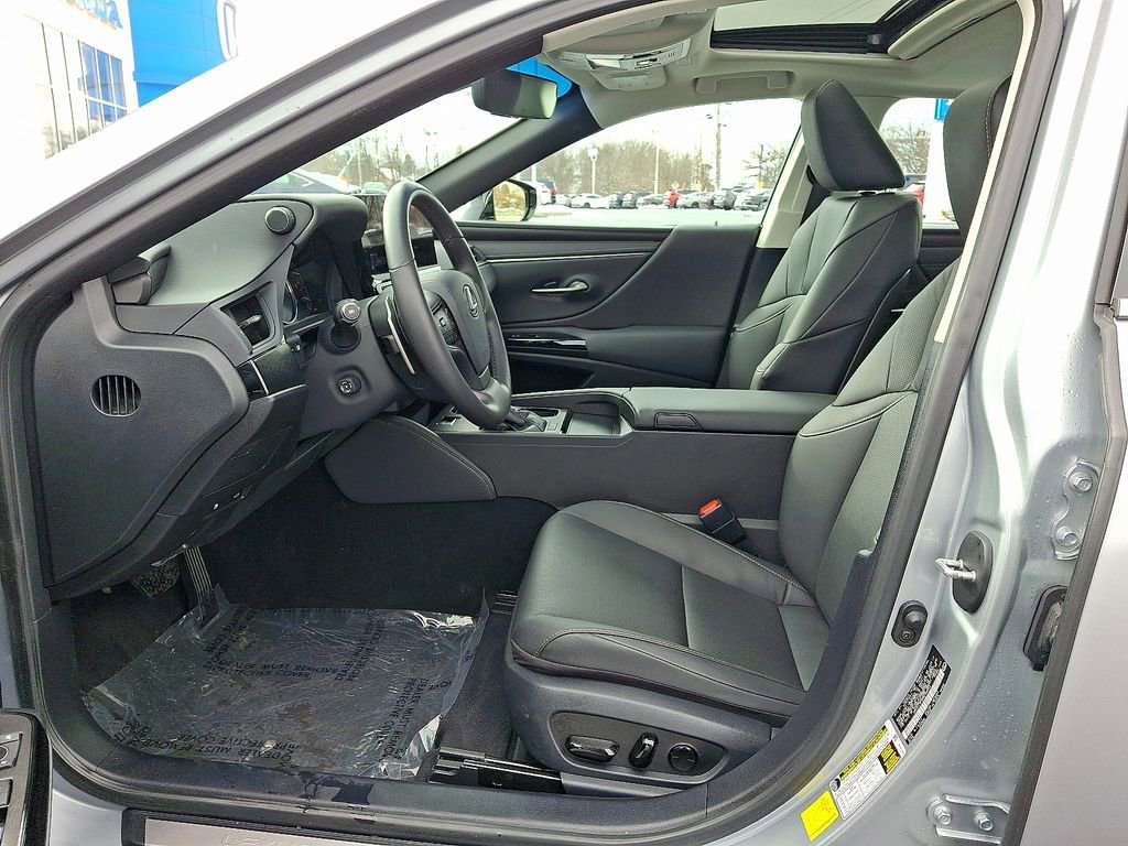 Used 2024 Lexus ES 350 w/ Premium Package image 16