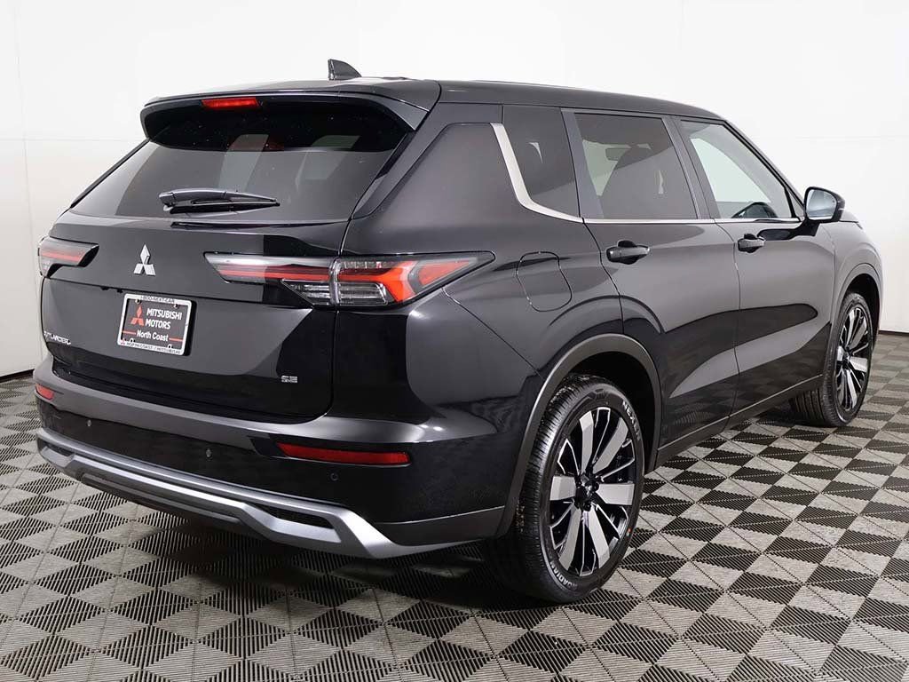 New 2025 Mitsubishi Outlander SE FWD image 13