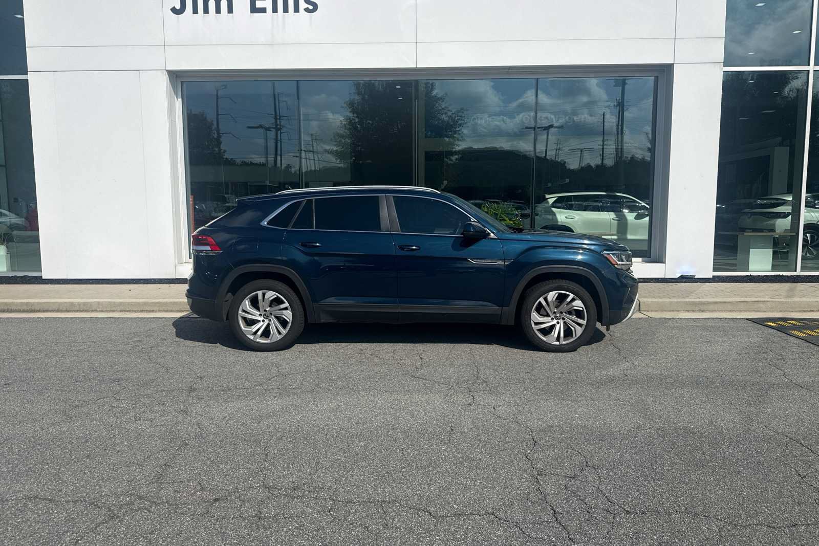 Used 2021 Volkswagen Atlas Cross Sport SEL AWD/4WD image 1