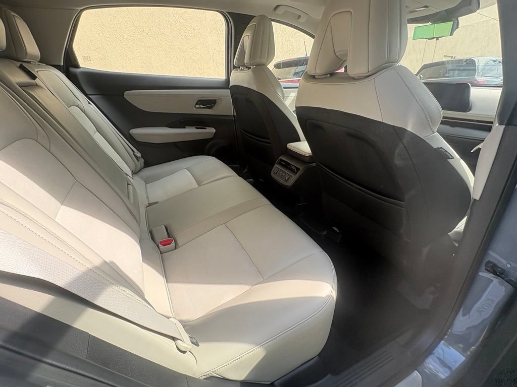 Used 2024 Nissan Ariya FWD image 32