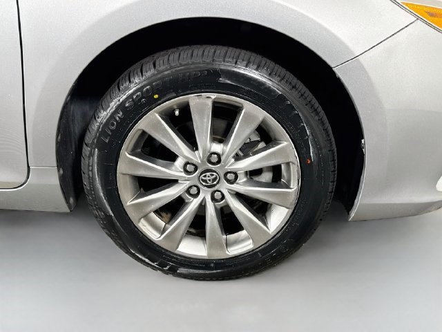 Used 2017 Toyota Camry XLE w/ Moonroof Package FWD image 31