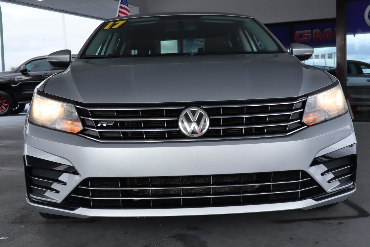 Used 2017 Volkswagen Passat 1.8T R-Line image 11