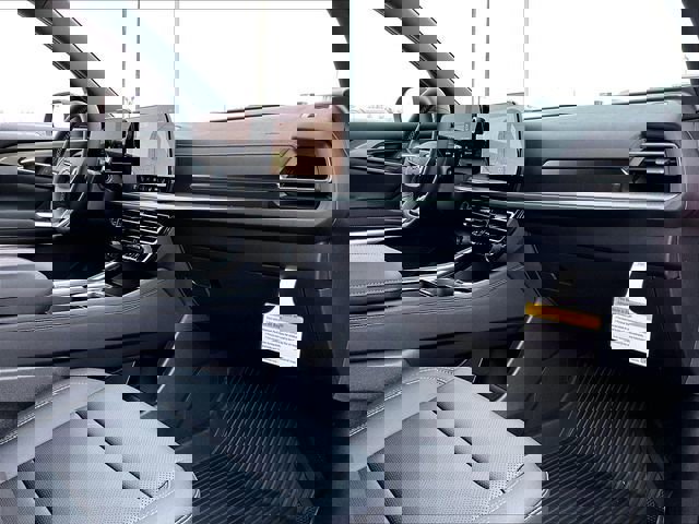 New 2026 Chevrolet Traverse LT w/ Midnight/Sport Edition image 9