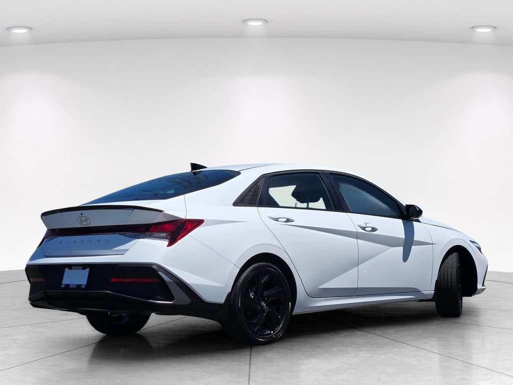 New 2026 Hyundai Elantra SEL Sport FWD image 4