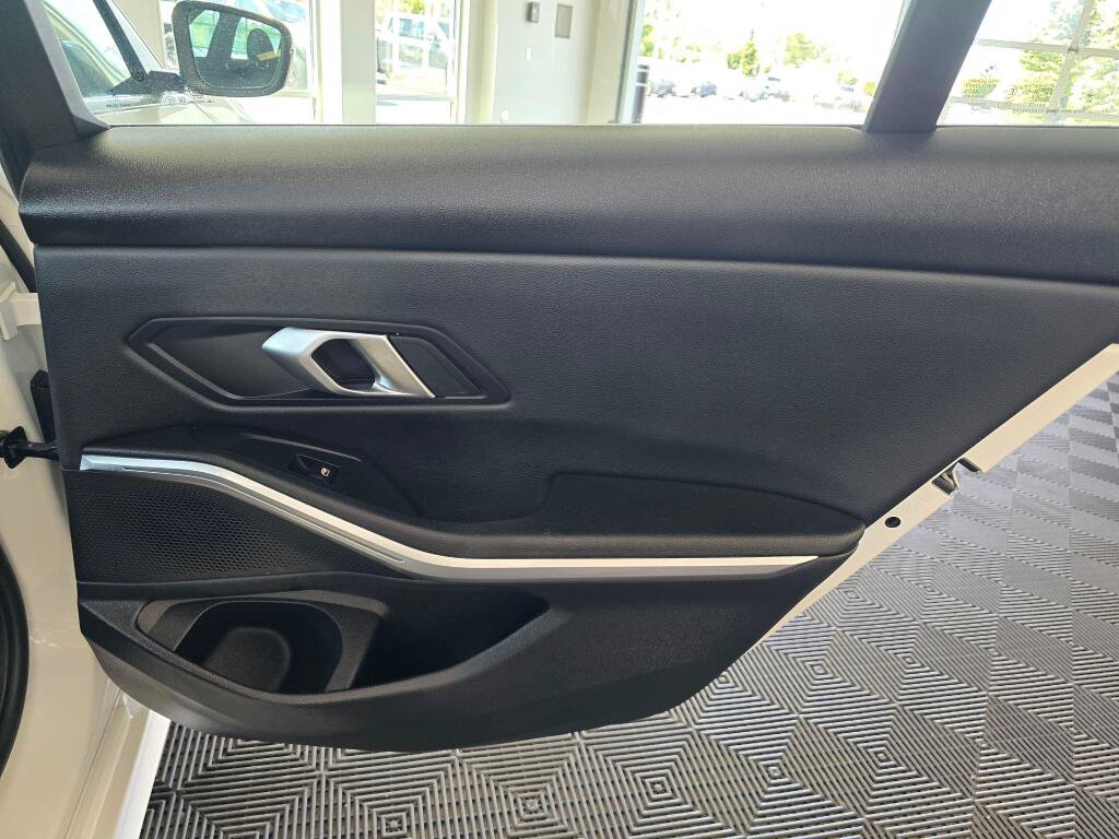Used 2025 BMW 330i Sedan RWD image 38