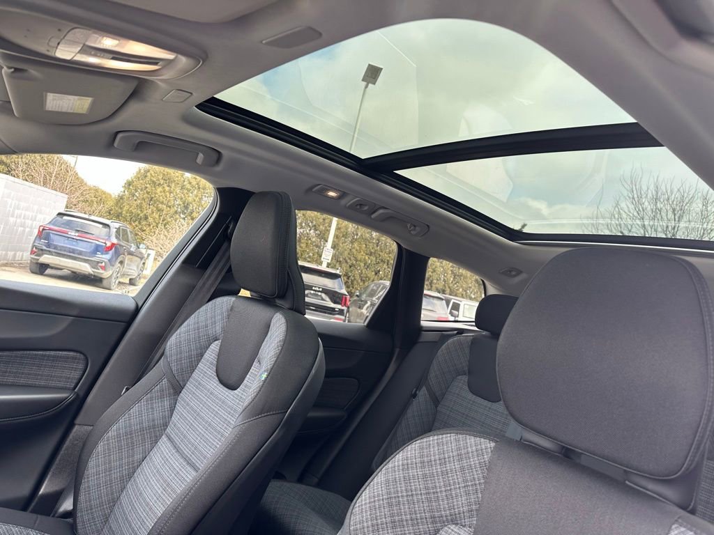 Used 2022 Volvo XC60 B5 Momentum image 16