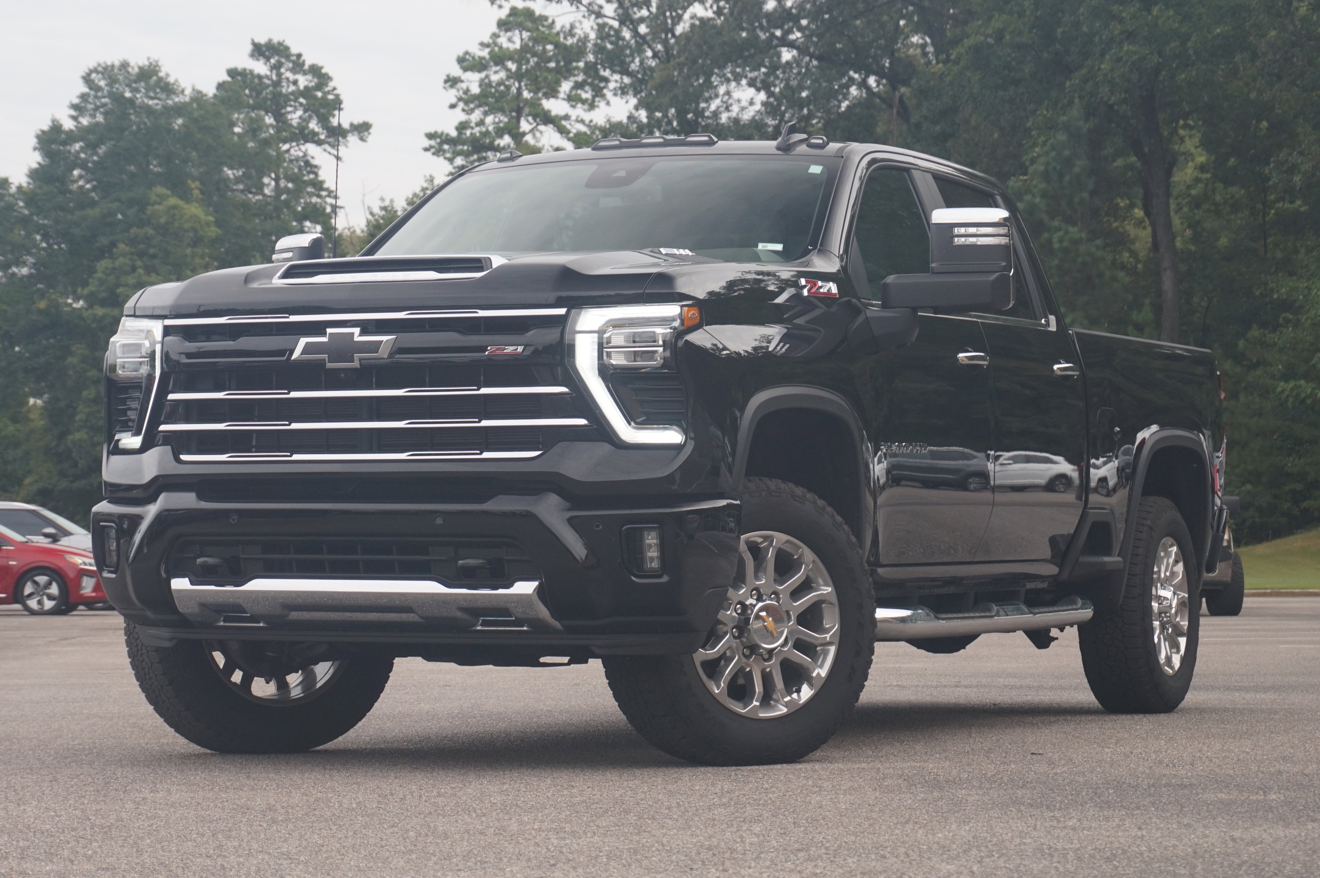 Used 2025 Chevrolet Silverado 2500 LT w/ Z71 Chrome Sport Edition image 4