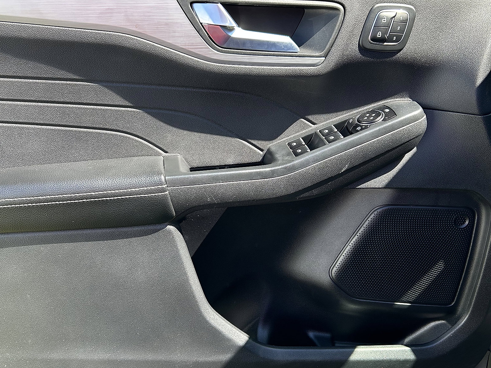 Used 2023 Ford Escape Platinum image 12