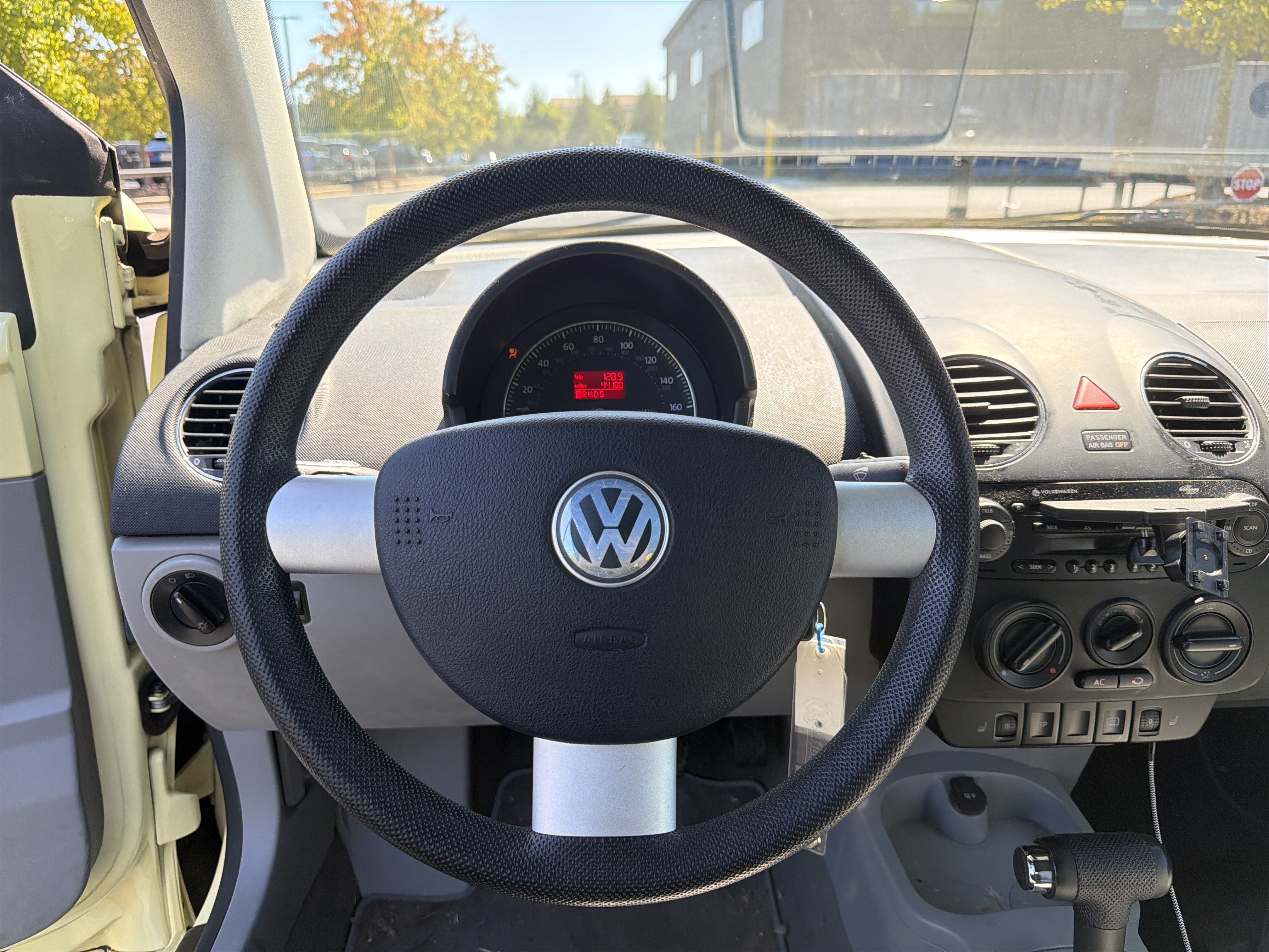 Used 2006 Volkswagen Beetle Convertible w/ Package 1 FWD image 16