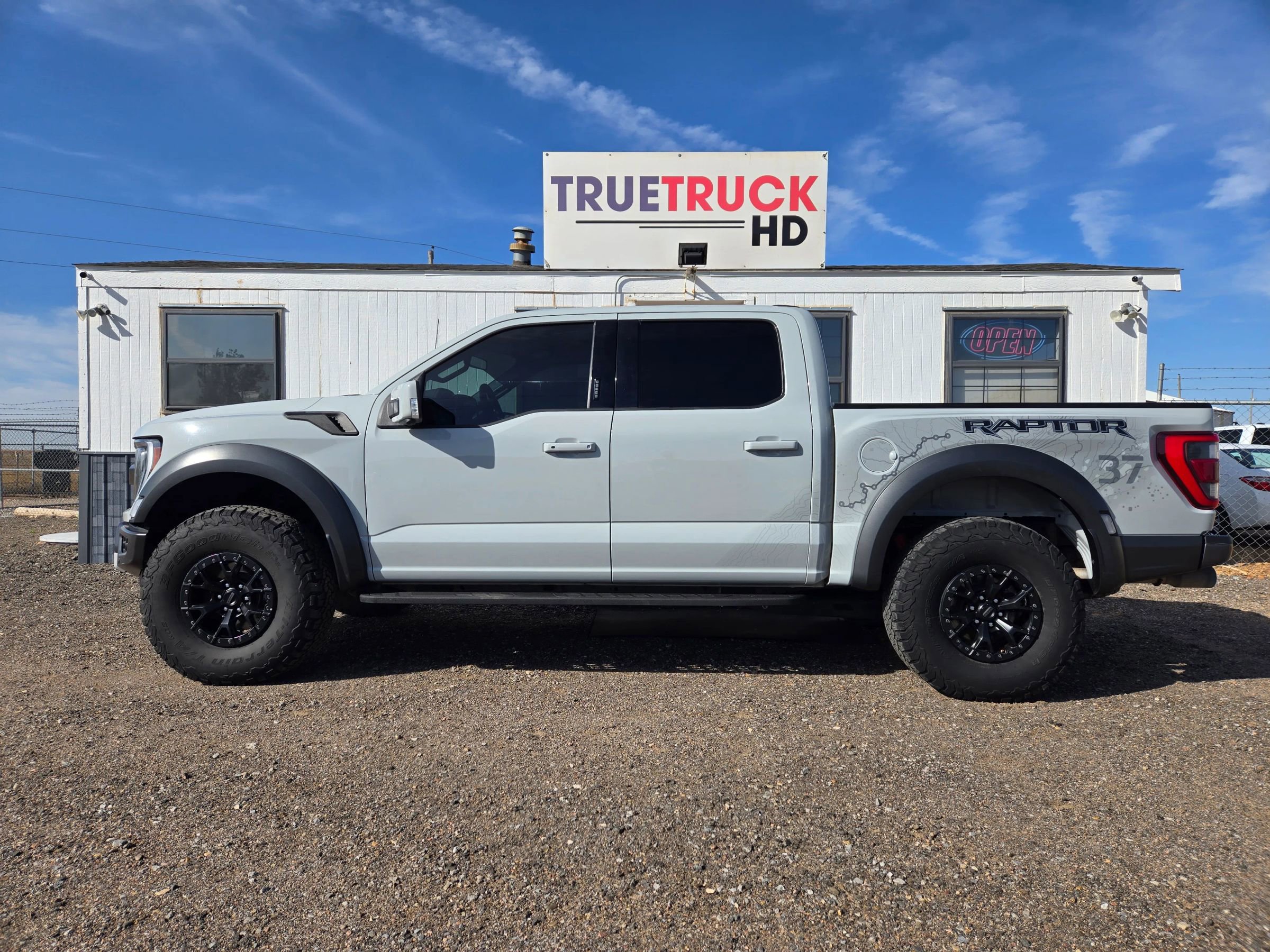 Used 2023 Ford F150 Raptor w/ Raptor 37 Performance Package AWD/4WD image 2