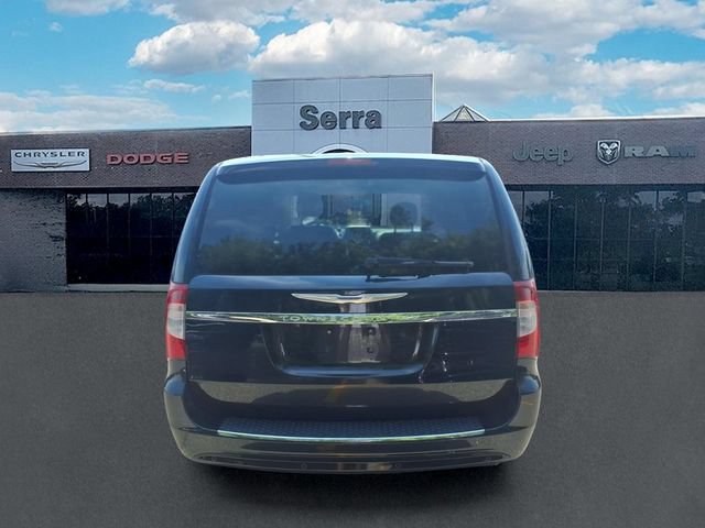 Used 2013 Chrysler Town & Country Touring-L w/ Driver Convenience Group FWD image 6