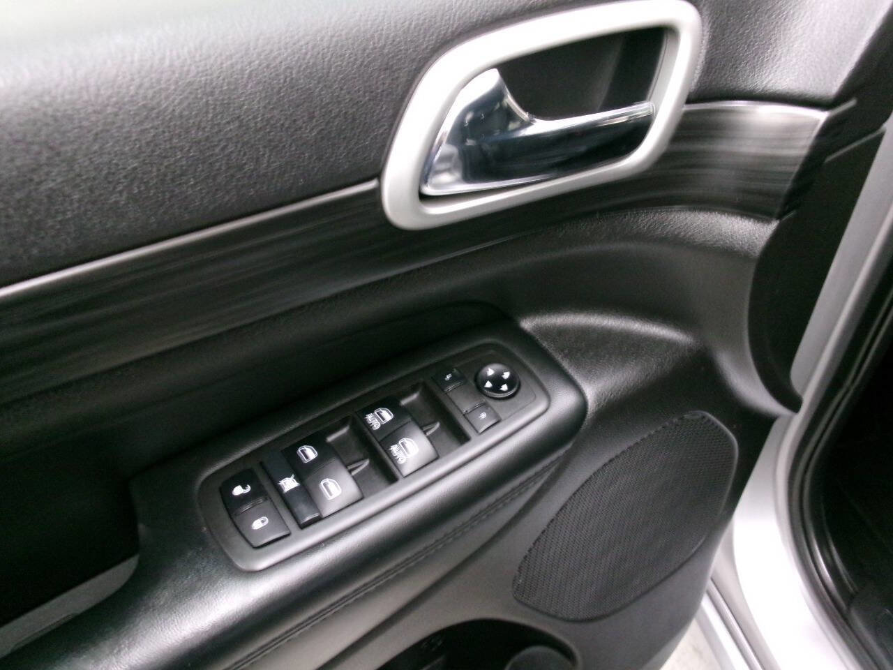 Used 2021 Jeep Grand Cherokee Laredo X image 13