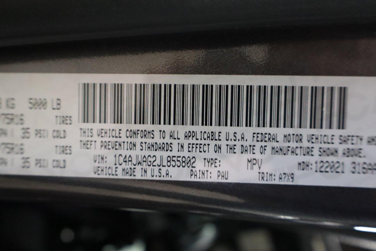 Used 2018 Jeep Wrangler Sport w/ Connectivity Group AWD/4WD image 27