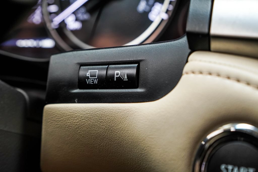 Used 2018 Lexus LX 570 4WD image 39
