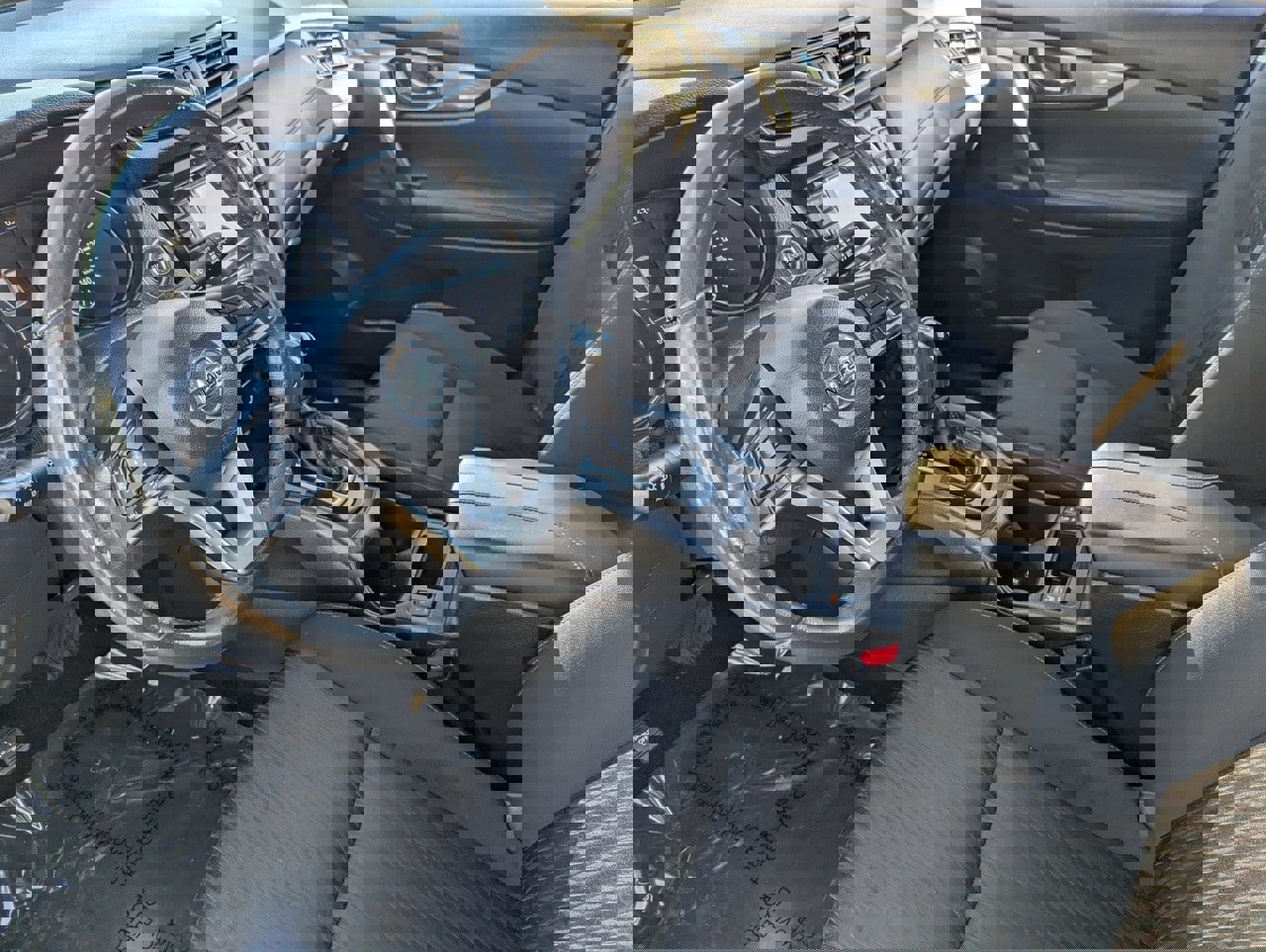 Used 2018 Nissan Rogue SV image 18