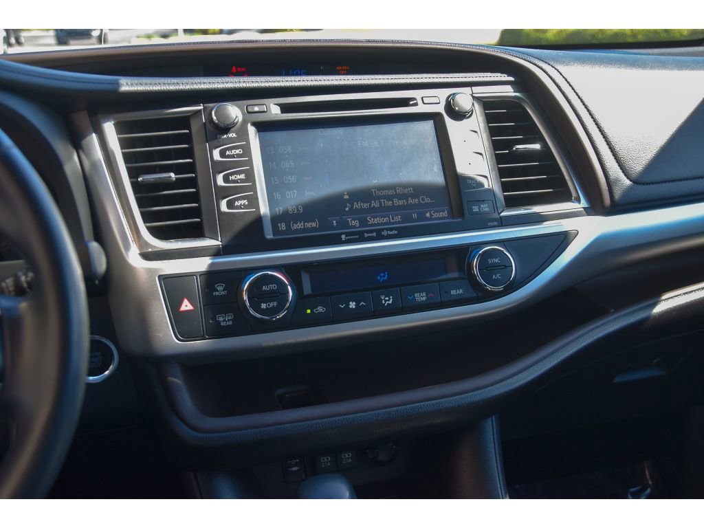 Used 2019 Toyota Highlander XLE AWD/4WD image 21