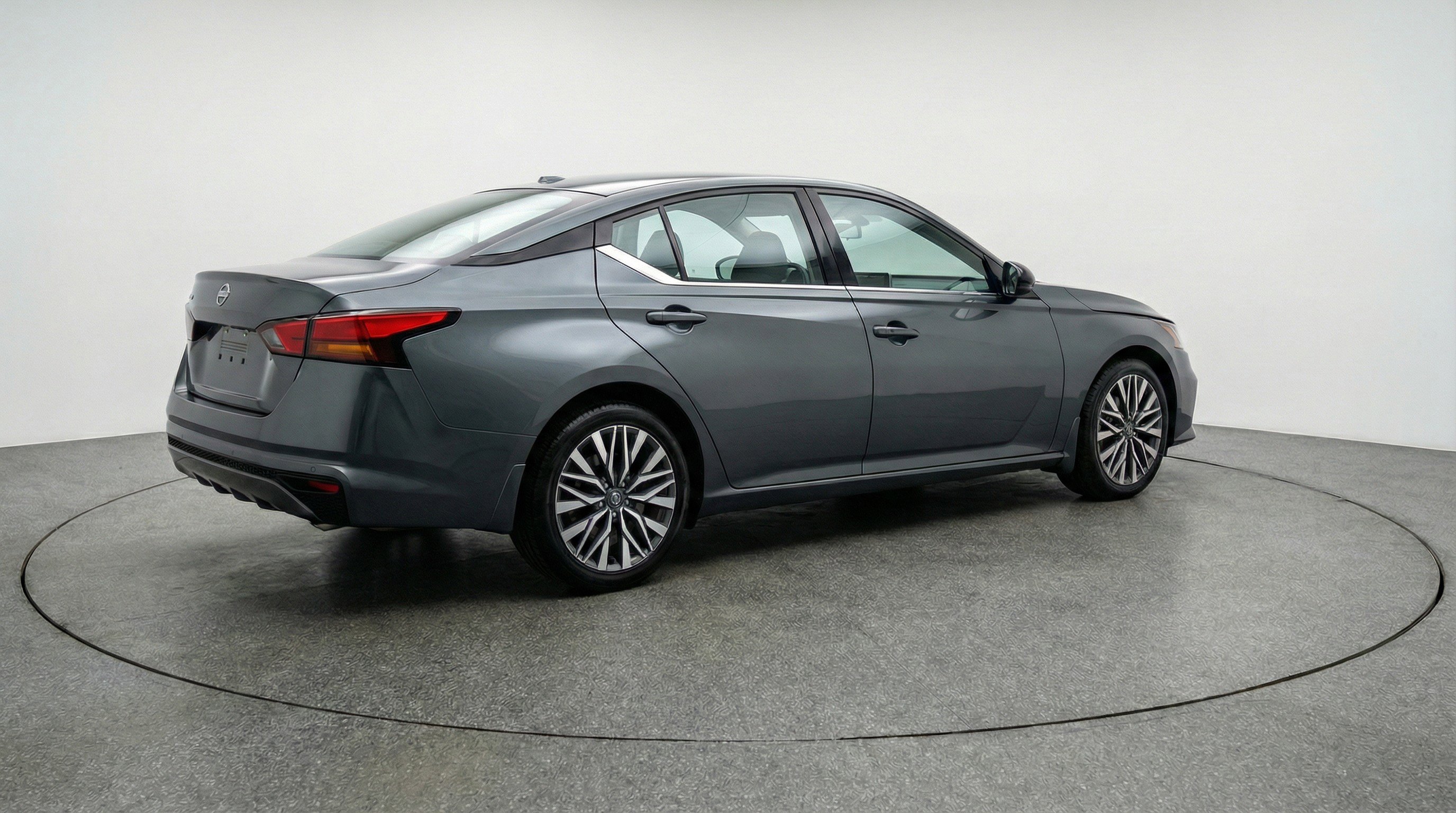 Used 2025 Nissan Altima 2.5 SV image 9