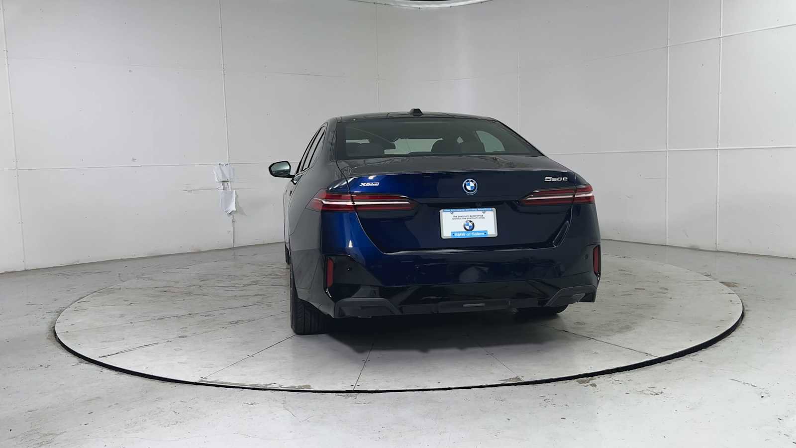 New 2026 BMW 550e xDrive image 3