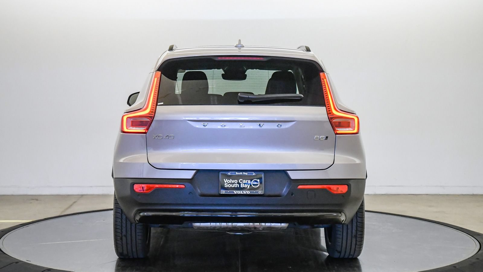 Certified 2026 Volvo XC40 B5 Plus AWD/4WD image 3