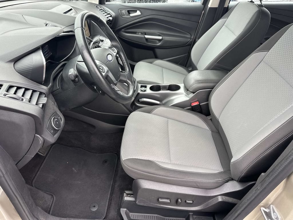 Used 2017 Ford C-MAX Energi SE w/ Equipment Group 401A FWD image 19