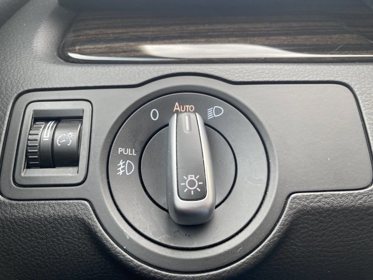 Used 2015 Volkswagen CC Executive image 36