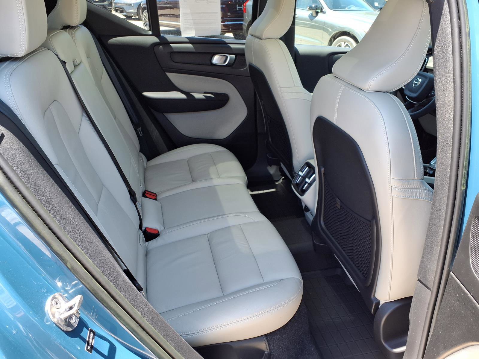 Certified 2023 Volvo XC40 B5 Ultimate w/ Protection Package Premier AWD/4WD image 15
