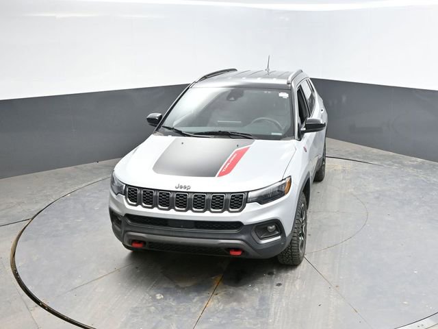 Used 2025 Jeep Compass Trailhawk AWD/4WD image 35