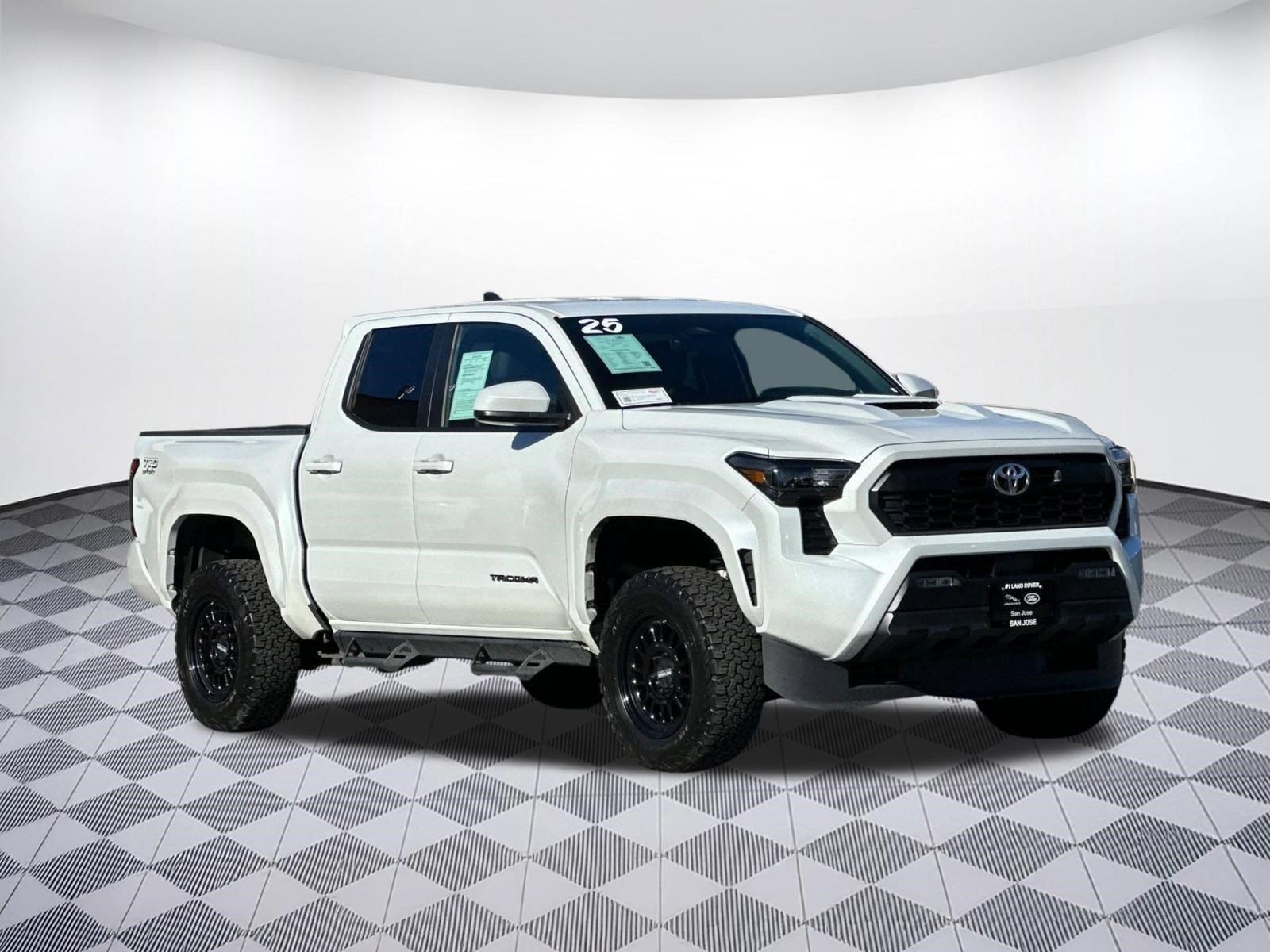 Used 2025 Toyota Tacoma TRD Sport AWD/4WD image 7