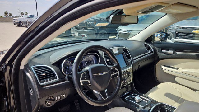 Used 2015 Chrysler 300 Limited RWD image 10