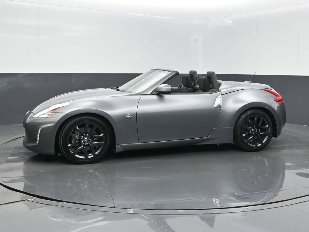 Used 2016 Nissan 370Z Roadster image 10