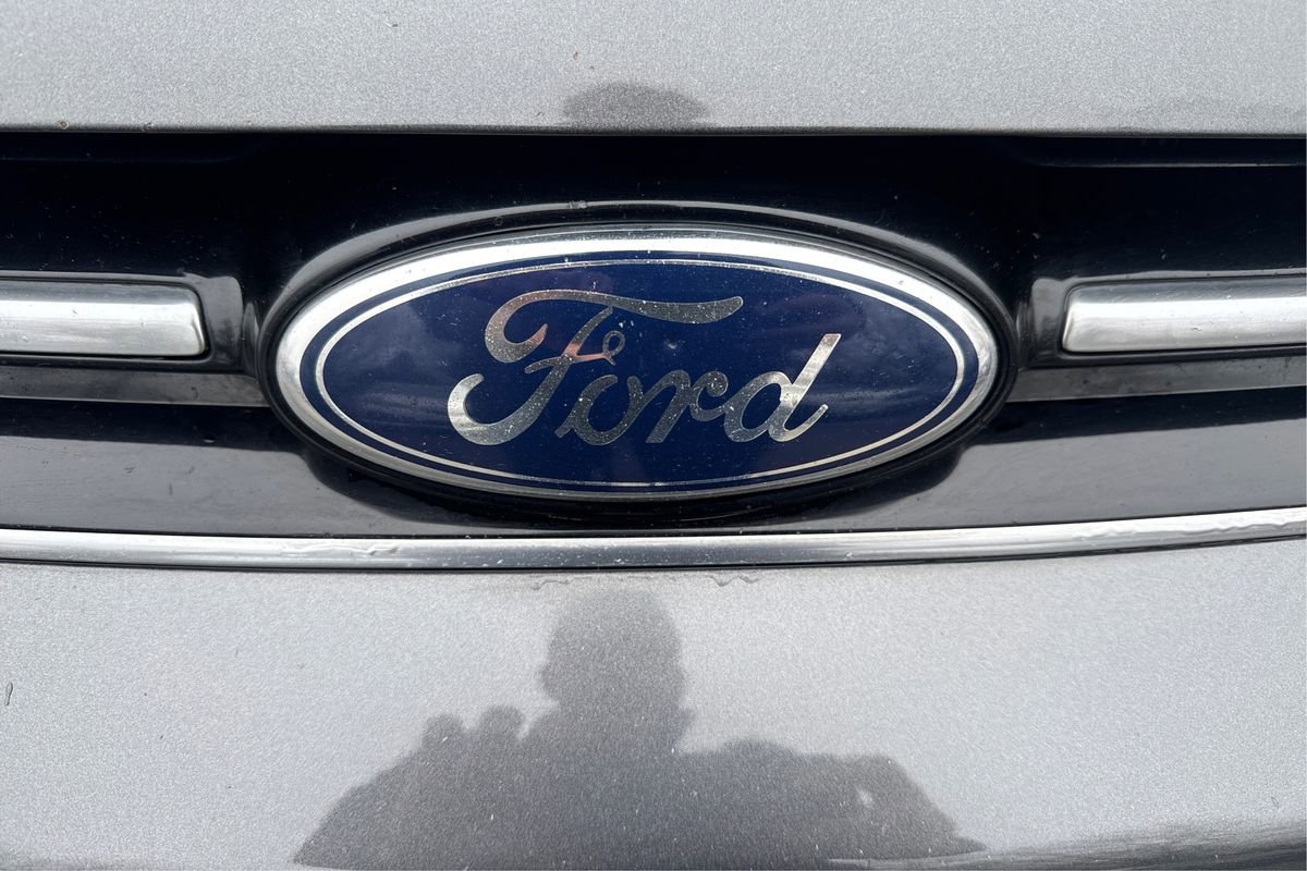 Used 2016 Ford C-MAX Energi SEL w/ Equipment Group 302A image 25