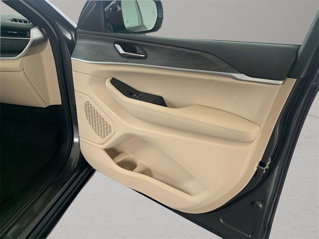 Used 2025 Jeep Grand Cherokee Limited image 61