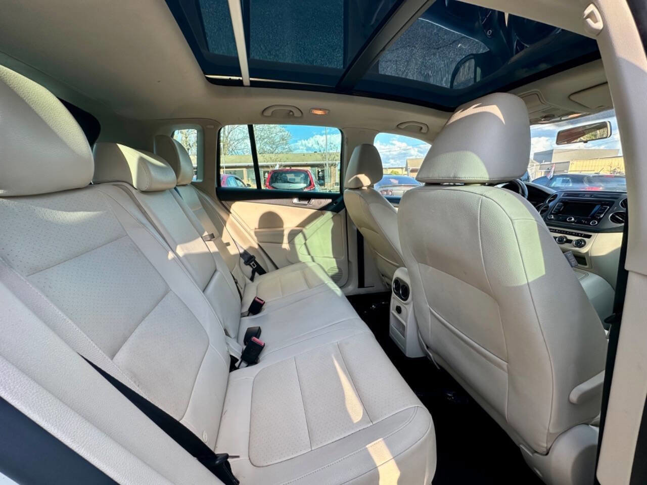 Used 2013 Volkswagen Tiguan SE image 16