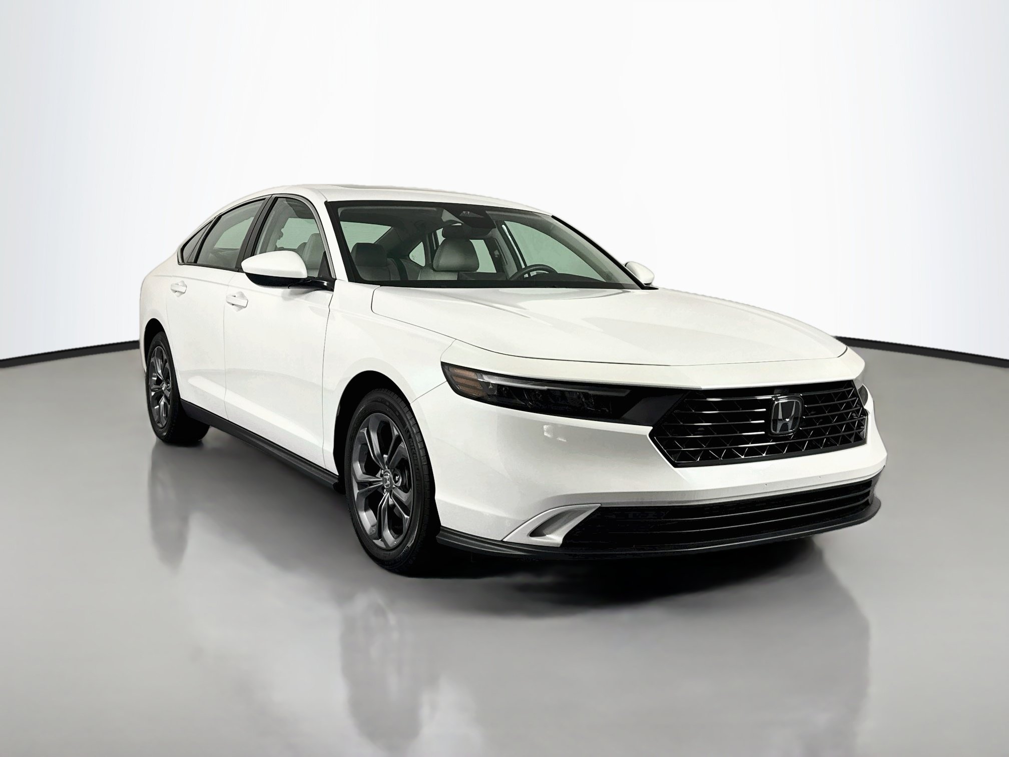 Certified 2023 Honda Accord EX image 3