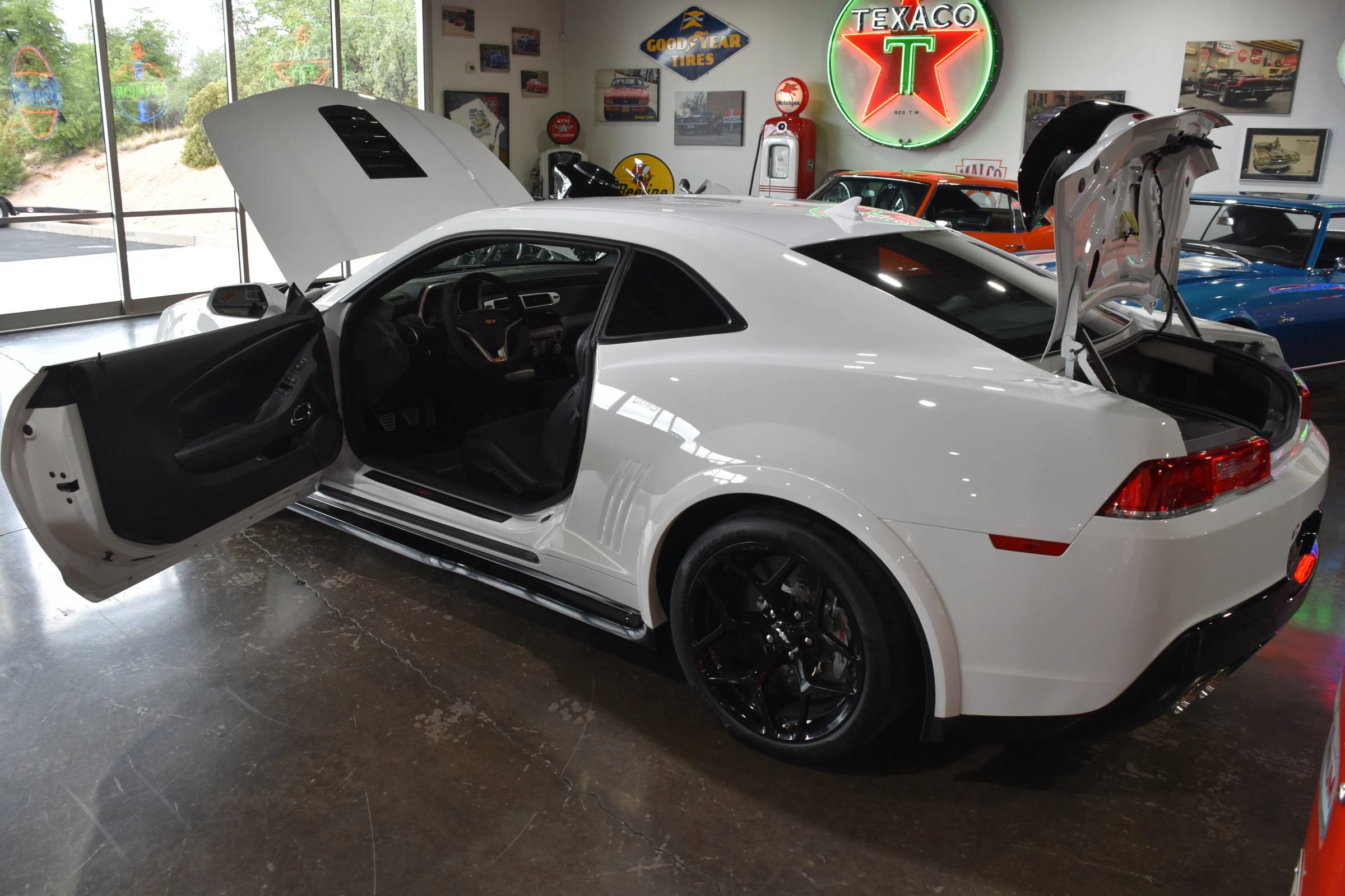 Used 2014 Chevrolet Camaro Z/28 RWD image 14