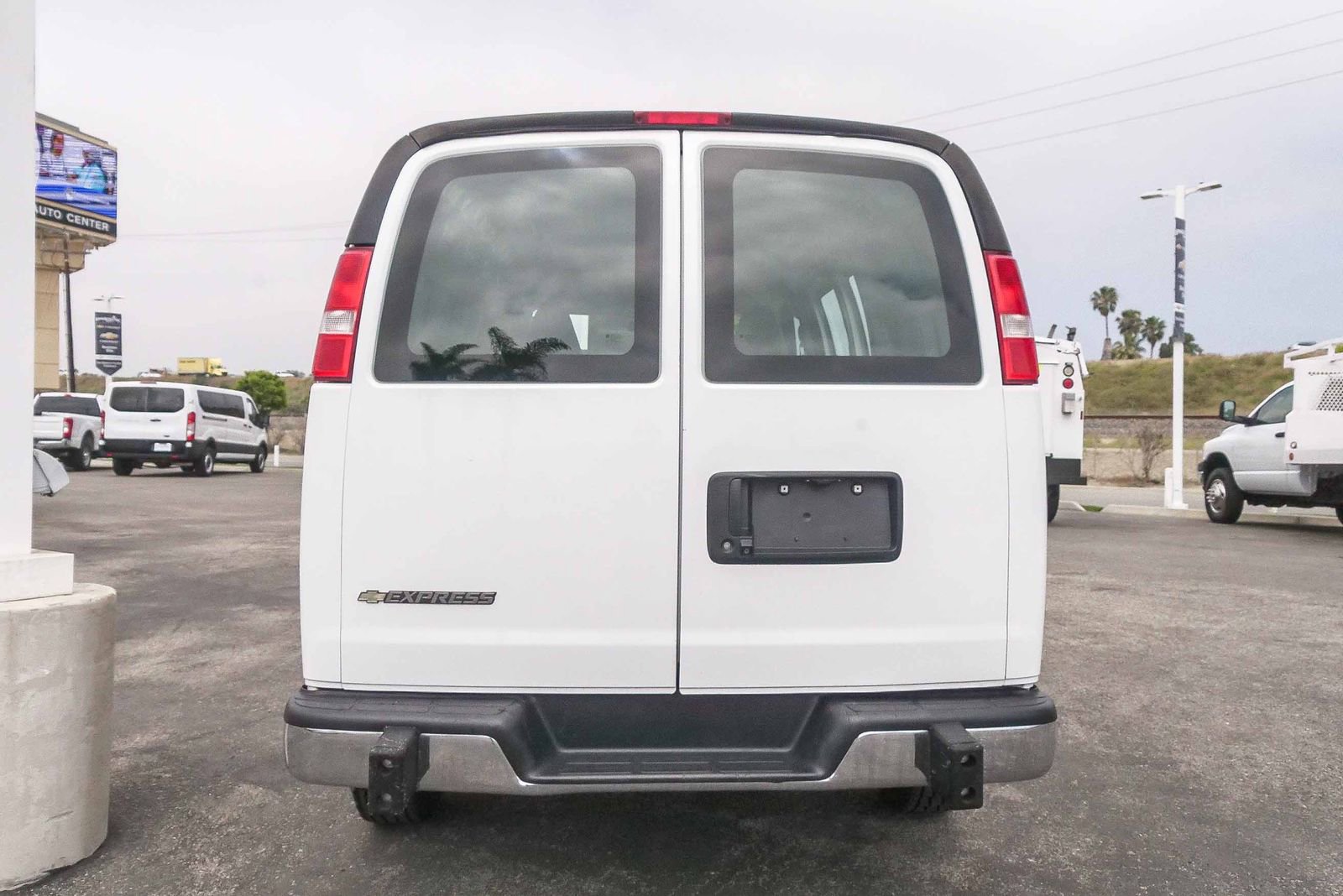 Used 2022 Chevrolet Express 2500 w/ Driver Convenience Package image 8