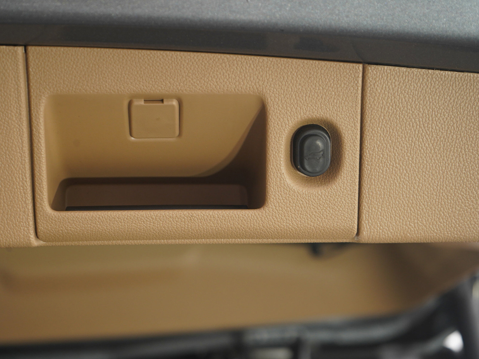 Used 2019 Cadillac Escalade Platinum image 11