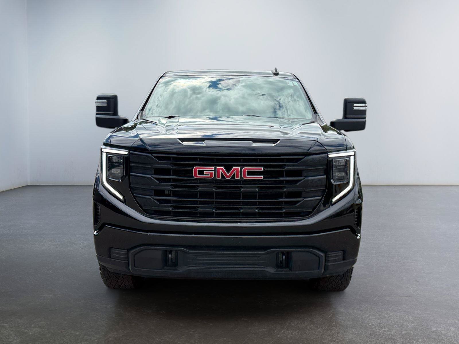 Used 2024 GMC Sierra 1500 Pro w/ Graphite Edition AWD/4WD image 8