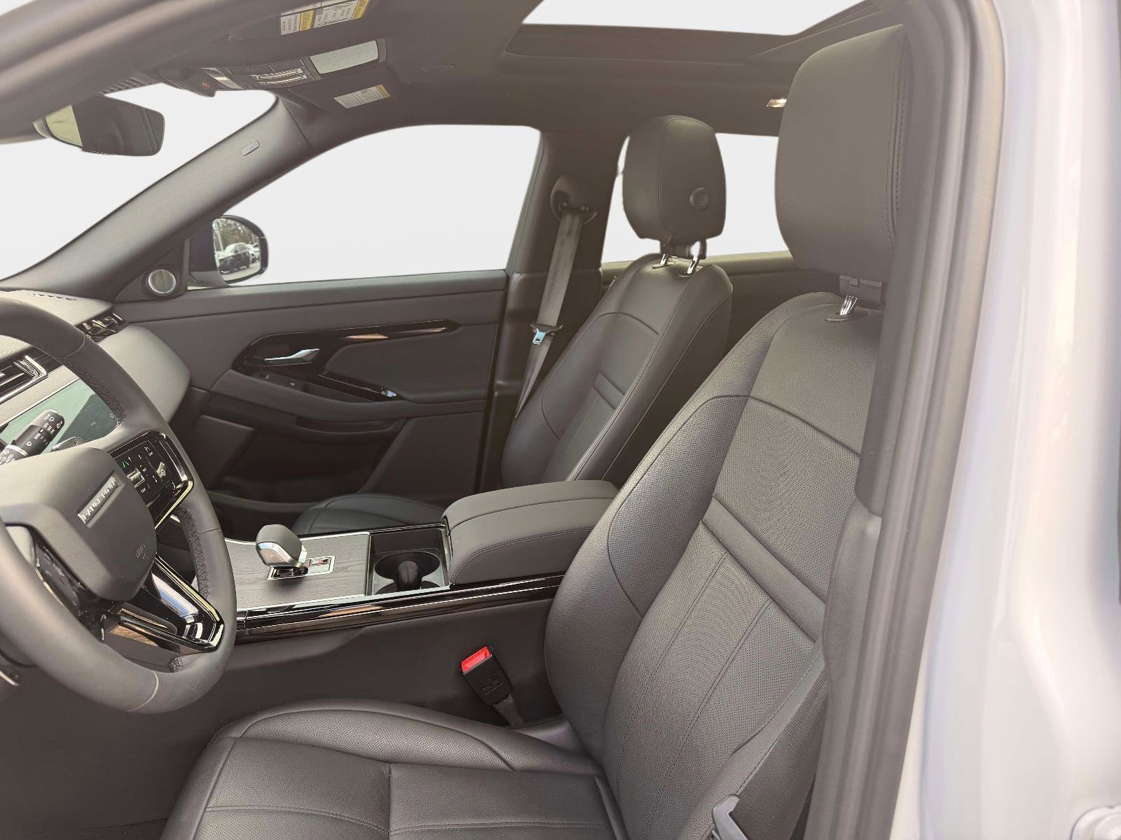 Used 2026 Land Rover Range Rover Evoque Dynamic SE image 12