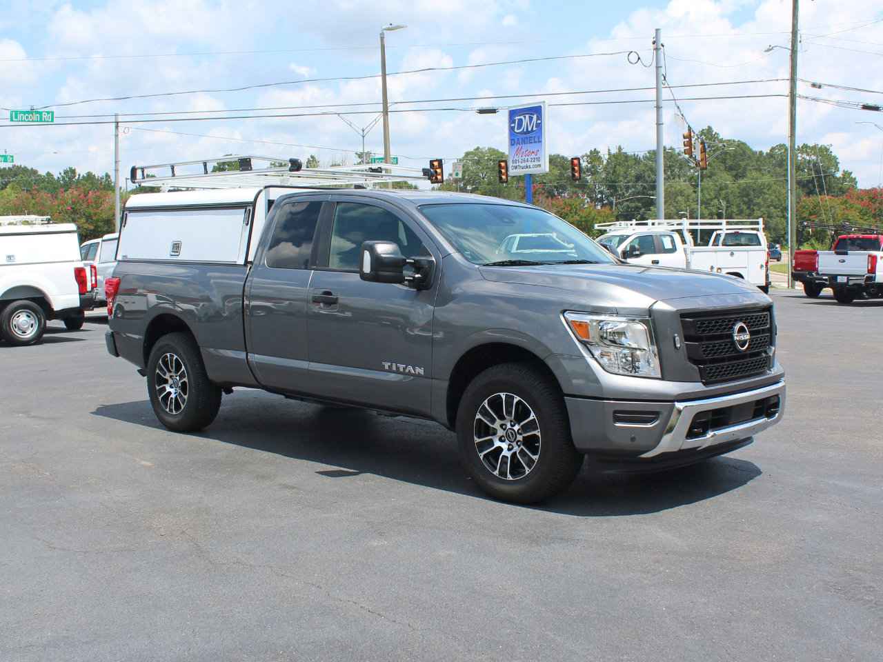 Used 2023 Nissan Titan SV w/ SV Utility Package image 6