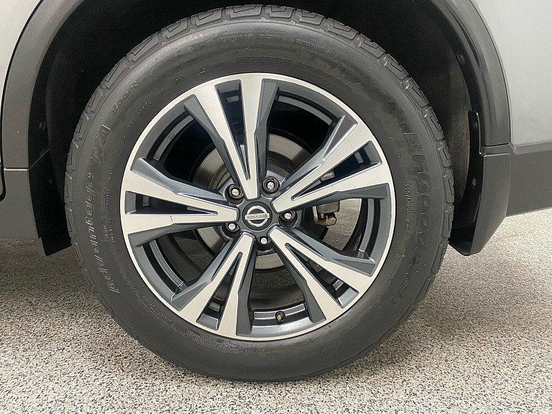 Used 2017 Nissan Rogue SL w/ SL HEV Premium Package image 24