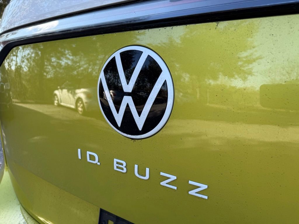 Used 2025 Volkswagen ID. Buzz 1st Edition image 9