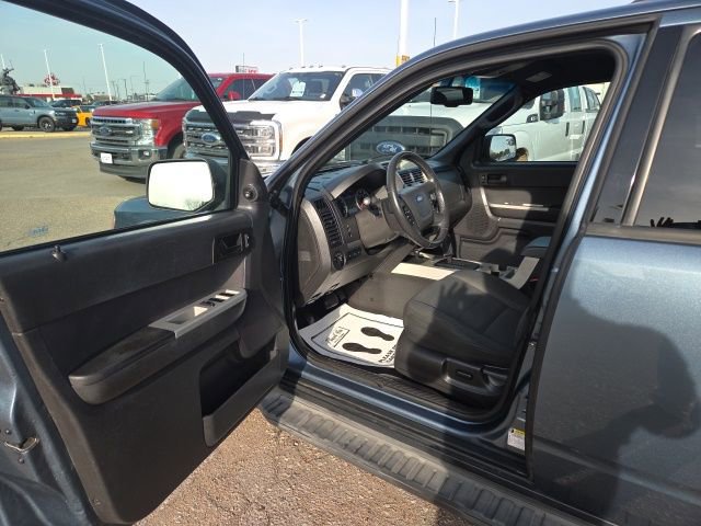 Used 2011 Ford Escape XLT w/ Class II Trailer Tow Pkg image 15