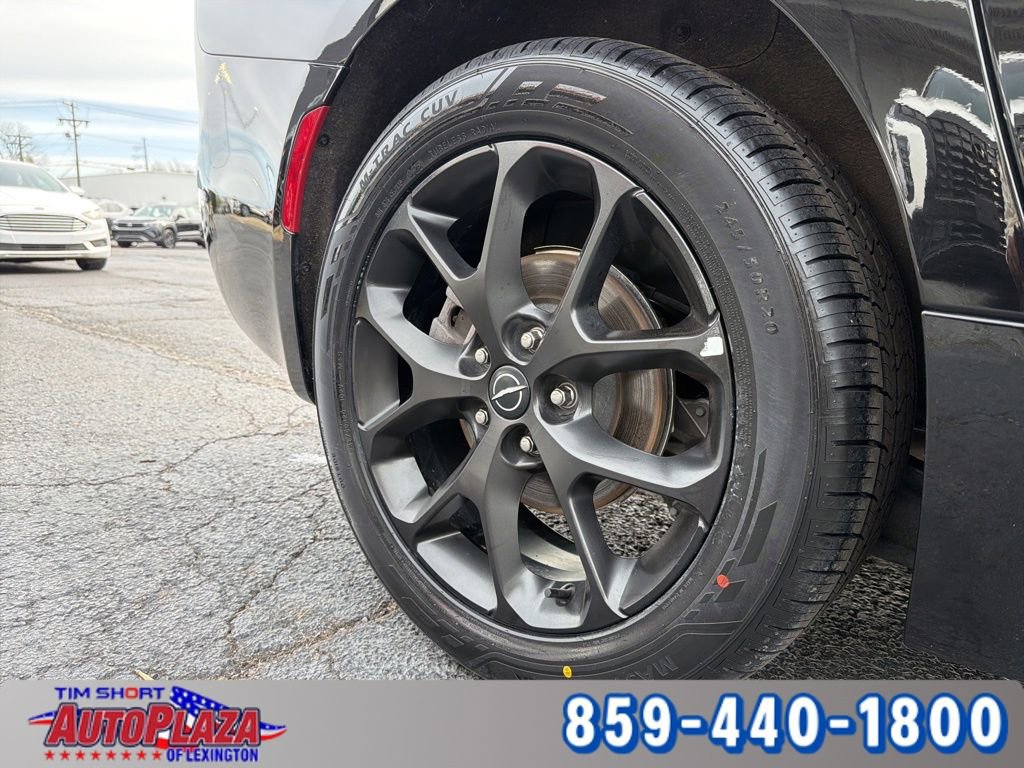 Used 2025 Chrysler Pacifica Limited FWD image 42
