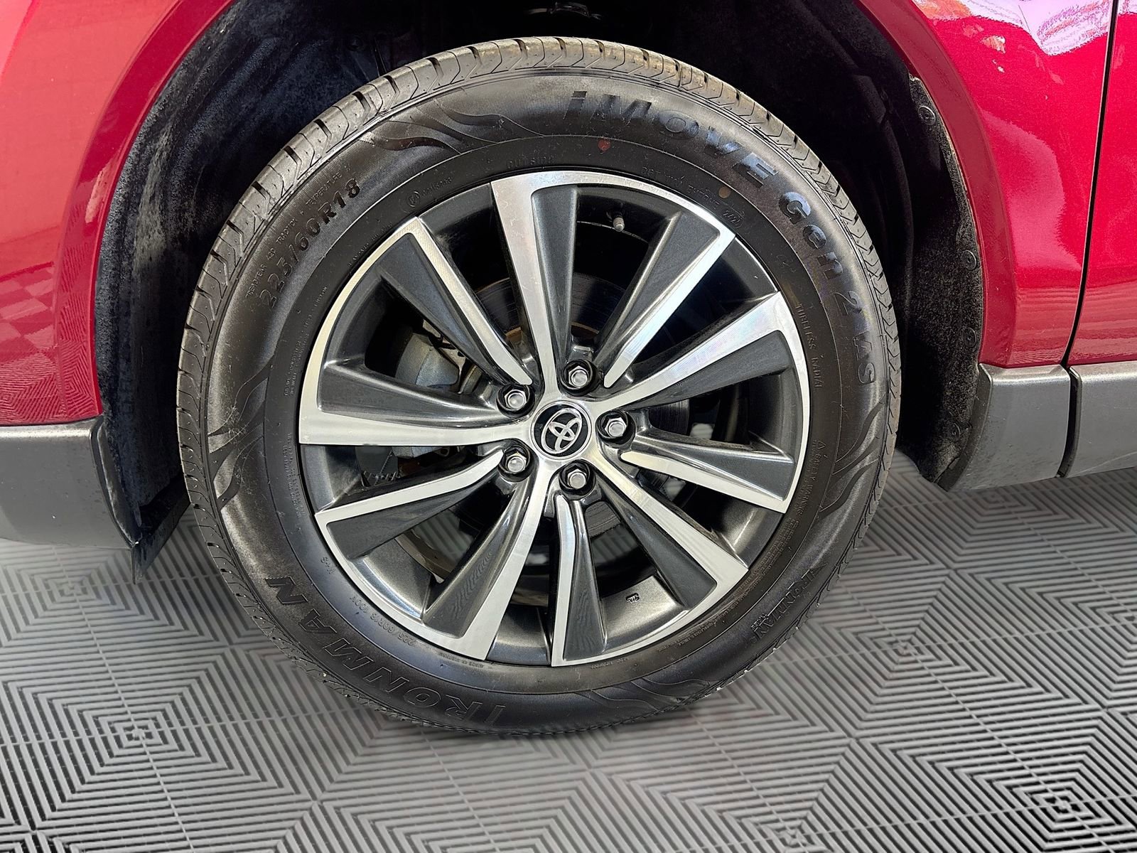 Used 2021 Toyota Venza LE AWD/4WD image 29