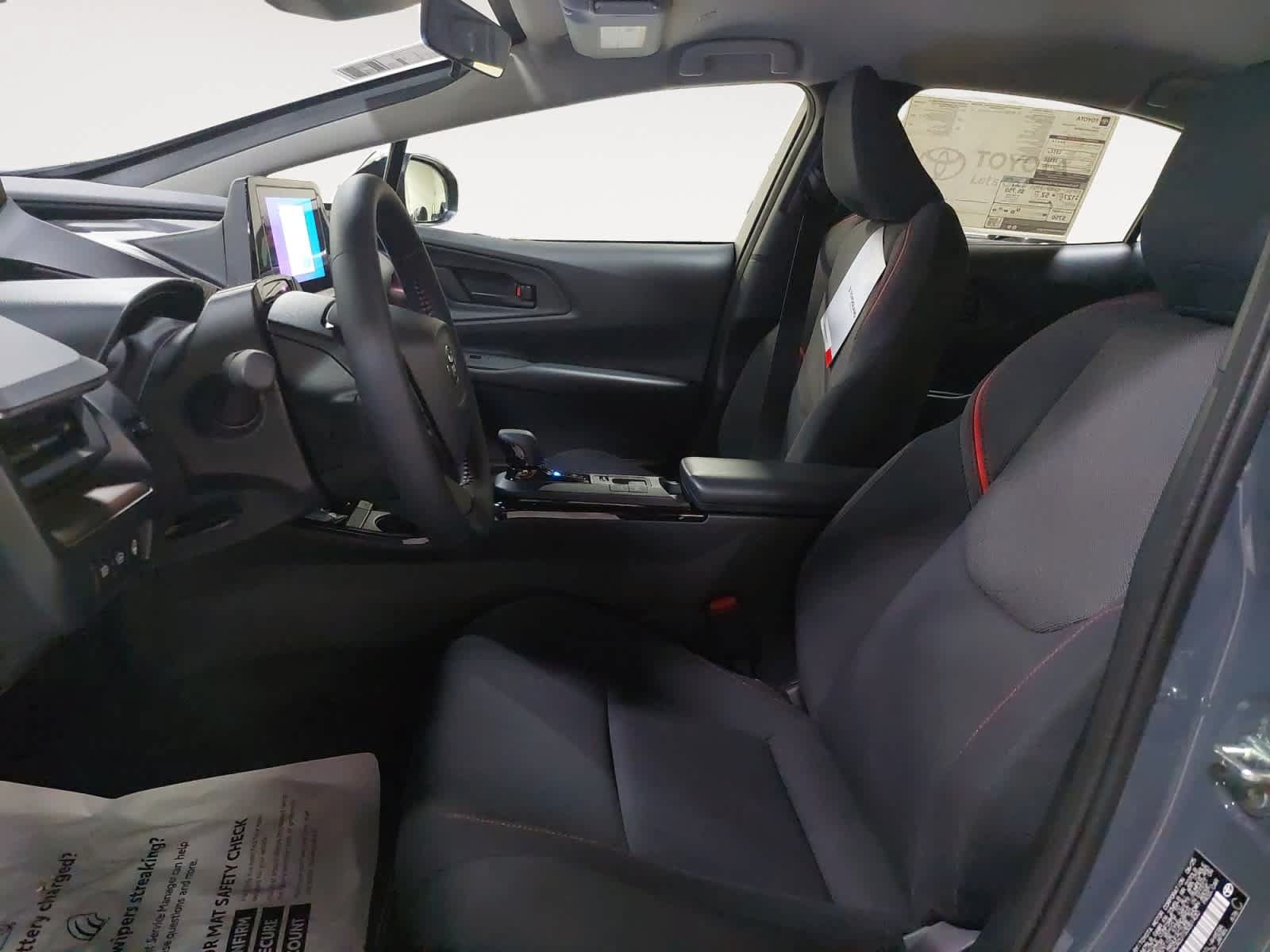 New 2025 Toyota Prius Plug-In Hybrid FWD image 11