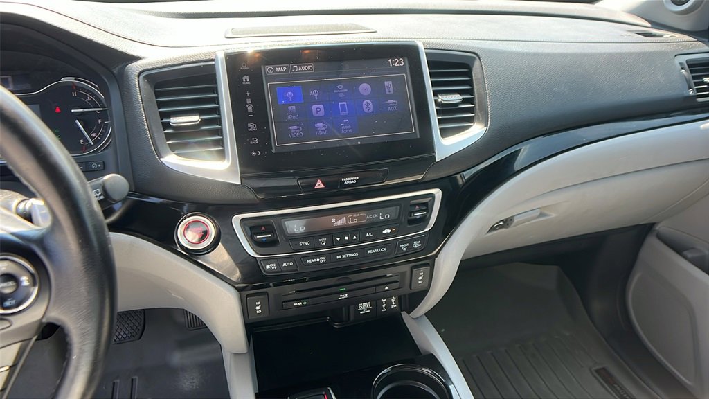 Used 2017 Honda Pilot Touring image 29