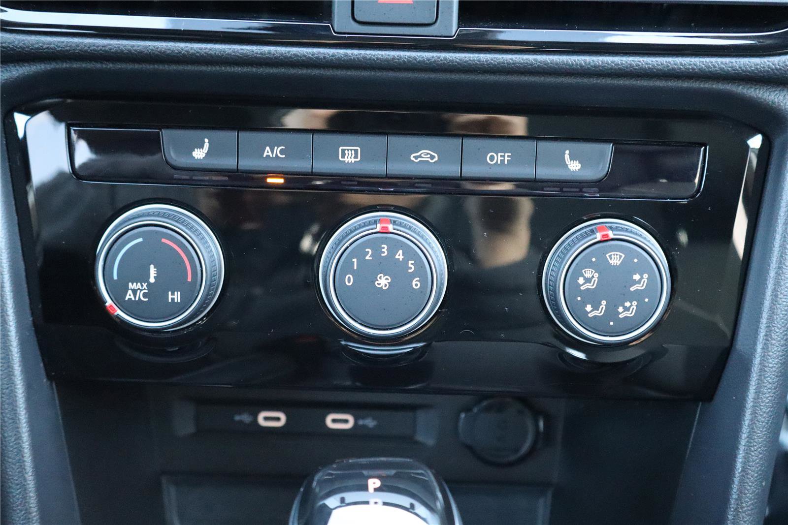 Certified 2023 Volkswagen Taos SE w/ Panoramic Sunroof Package image 21